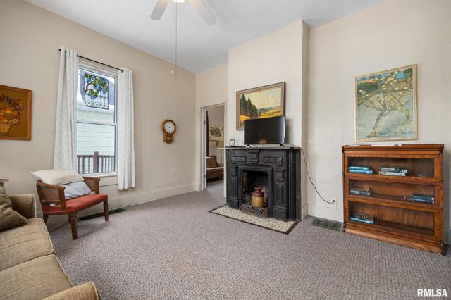 907 NE GLEN OAK Avenue, Peoria, IL 61603