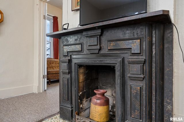 907 NE GLEN OAK Avenue, Peoria, IL 61603