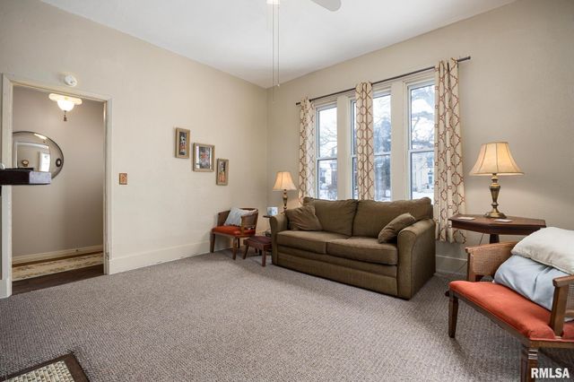 907 NE GLEN OAK Avenue, Peoria, IL 61603