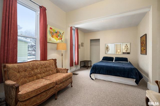 907 NE GLEN OAK Avenue, Peoria, IL 61603