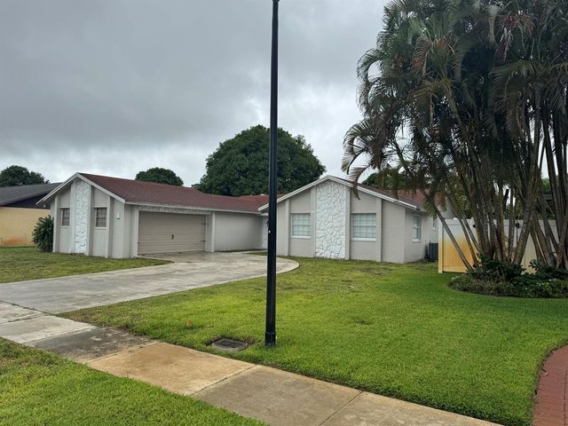 589 Cashiers Drive, West Palm Beach, FL 33413