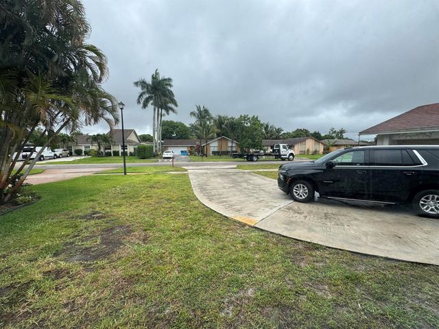 589 Cashiers Drive, West Palm Beach, FL 33413