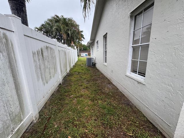 589 Cashiers Drive, West Palm Beach, FL 33413