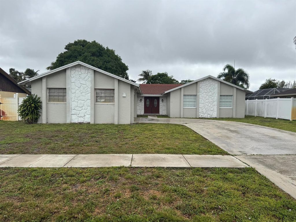 589 Cashiers Drive, West Palm Beach, FL 33413