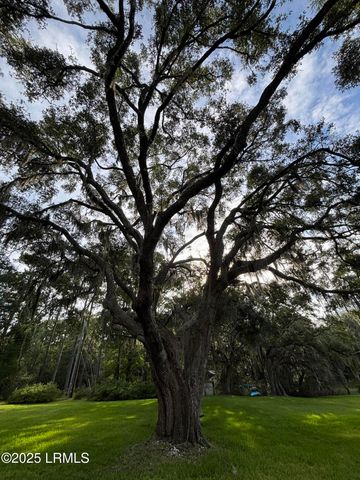 20 Garrett Lane, Seabrook, SC 29940