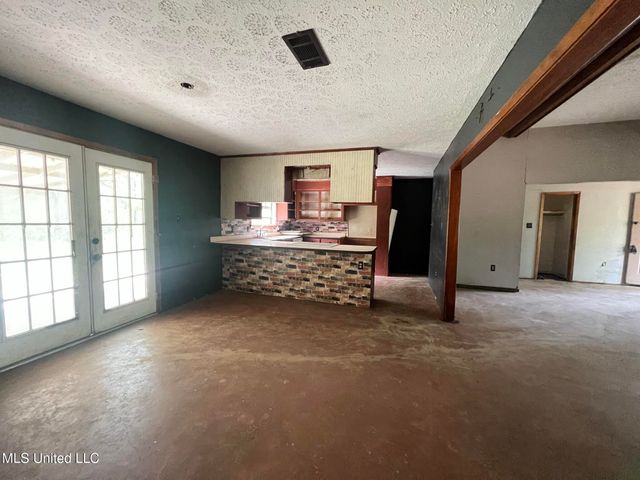 2339 N Pine Lea Drive, Jackson, MS 39209