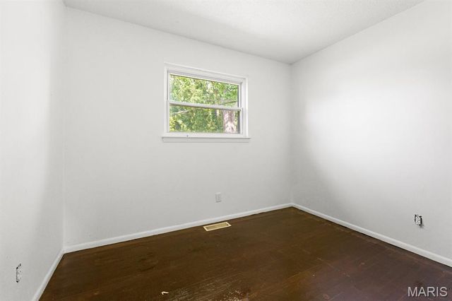 325 Moule Drive, Florissant, MO 63031