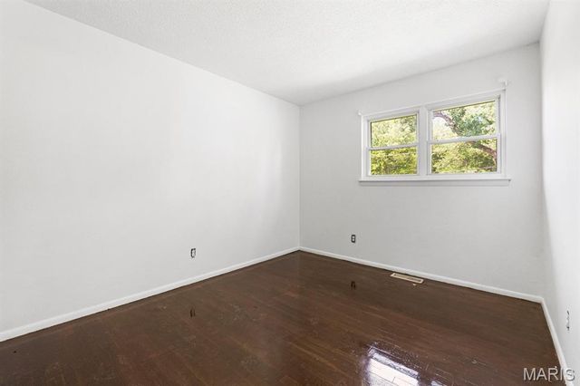 325 Moule Drive, Florissant, MO 63031