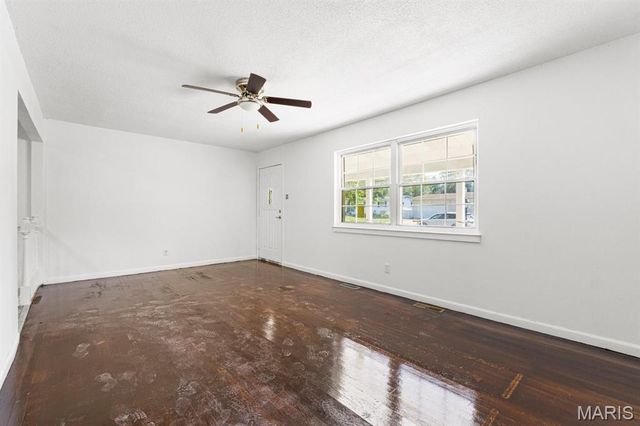325 Moule Drive, Florissant, MO 63031