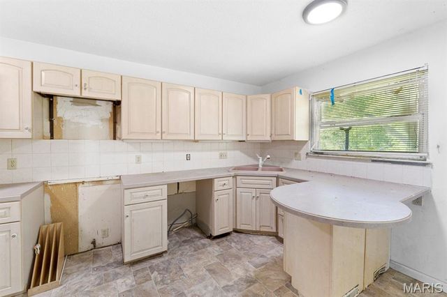 325 Moule Drive, Florissant, MO 63031