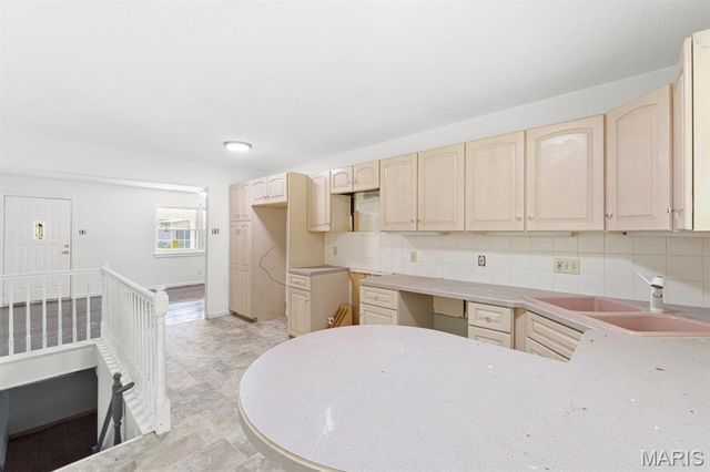 325 Moule Drive, Florissant, MO 63031