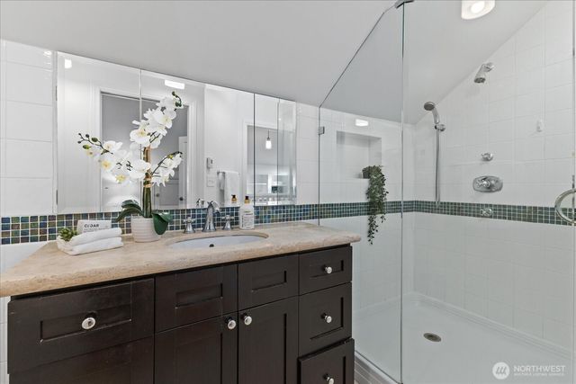 6523 40th Avenue NE, Seattle, WA 98115