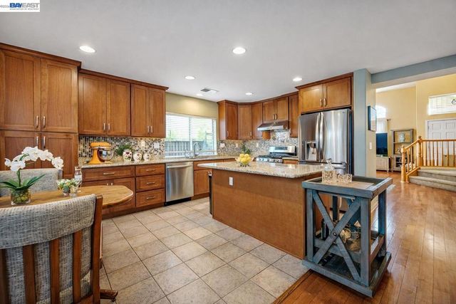 15100 Shining Star Ln, San Leandro, CA 94579