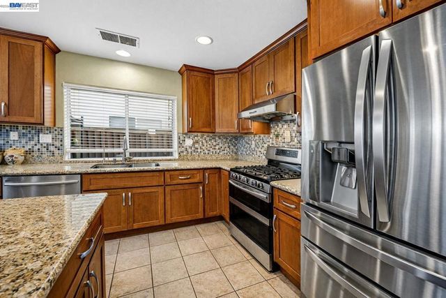 15100 Shining Star Ln, San Leandro, CA 94579
