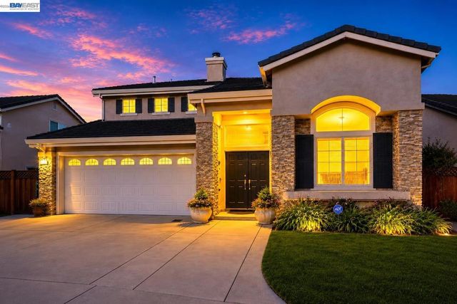 15100 Shining Star Ln, San Leandro, CA 94579