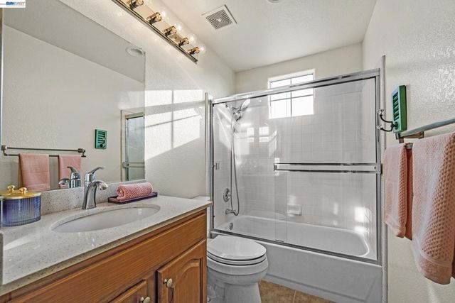 15100 Shining Star Ln, San Leandro, CA 94579