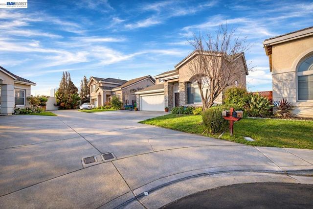 15100 Shining Star Ln, San Leandro, CA 94579