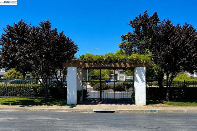 15100 Shining Star Ln, San Leandro, CA 94579