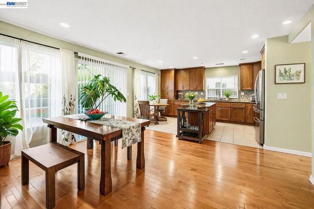 15100 Shining Star Ln, San Leandro, CA 94579