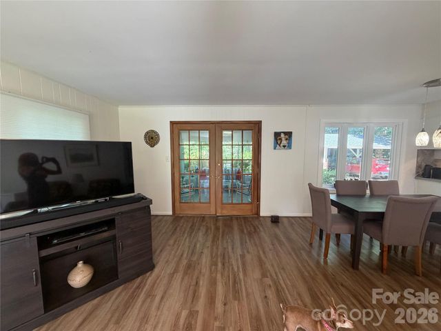 3755 21st Street NE, Hickory, NC 28601