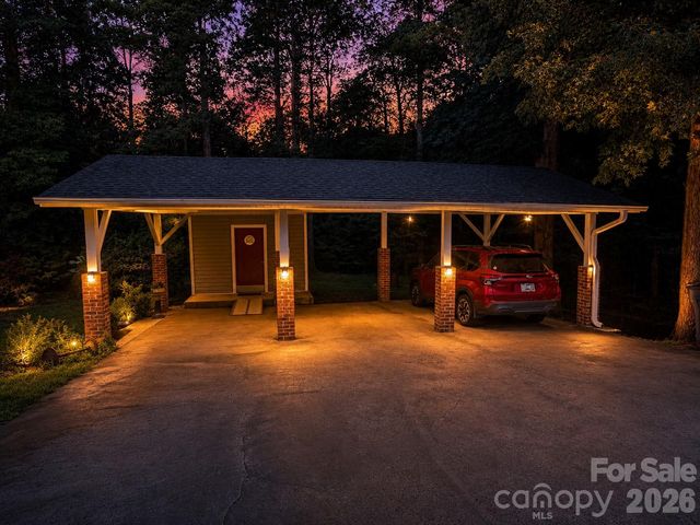 3755 21st Street NE, Hickory, NC 28601