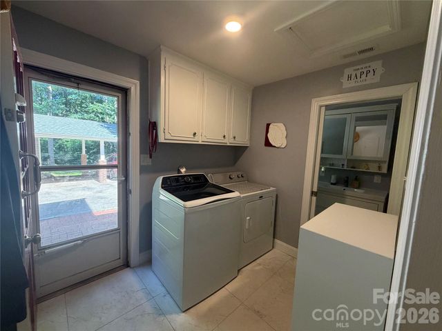 3755 21st Street NE, Hickory, NC 28601