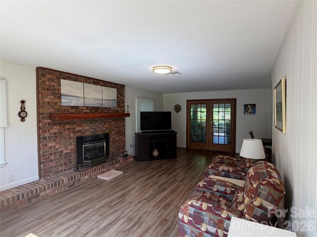 3755 21st Street NE, Hickory, NC 28601