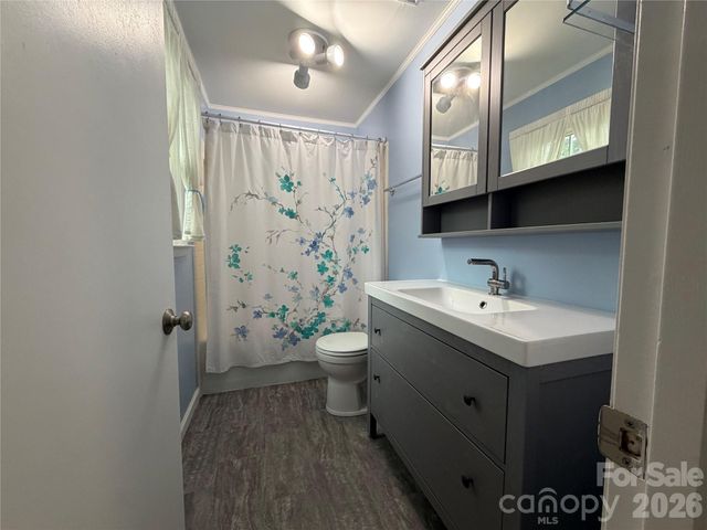 3755 21st Street NE, Hickory, NC 28601