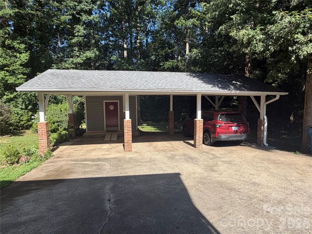 3755 21st Street NE, Hickory, NC 28601
