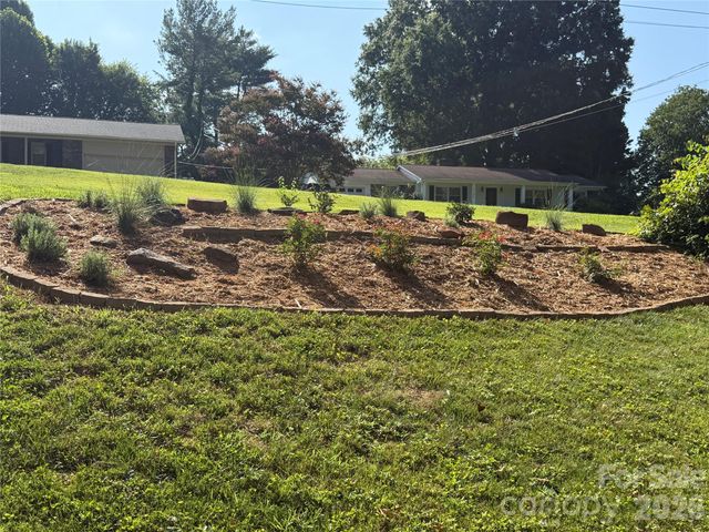 3755 21st Street NE, Hickory, NC 28601
