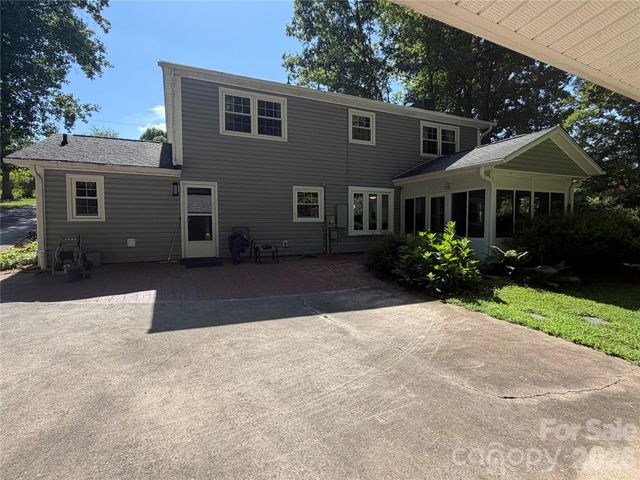 3755 21st Street NE, Hickory, NC 28601