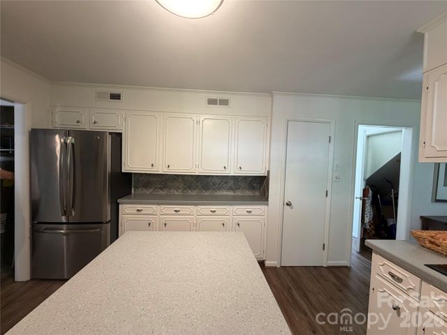 3755 21st Street NE, Hickory, NC 28601