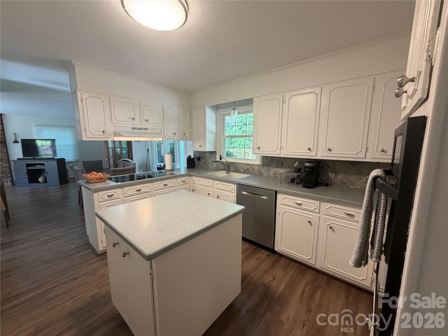 3755 21st Street NE, Hickory, NC 28601