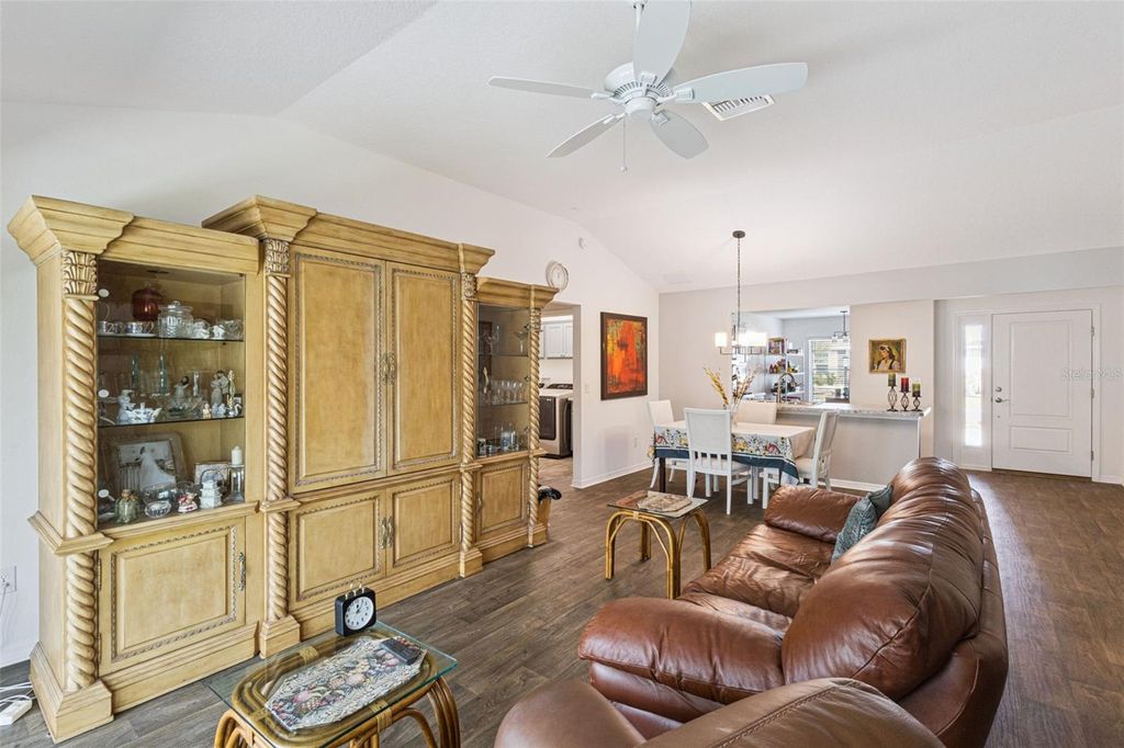 Image 11 of property listing at 2378 YOUNGMANN LOOP, The Villages, FL 32163