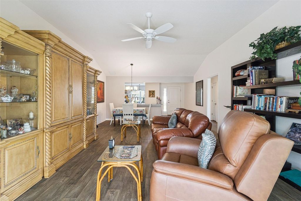 Image 12 of property listing at 2378 YOUNGMANN LOOP, The Villages, FL 32163