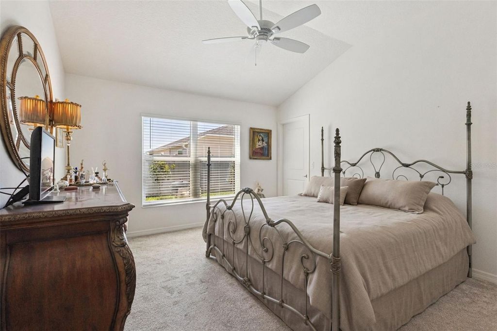 Image 16 of property listing at 2378 YOUNGMANN LOOP, The Villages, FL 32163