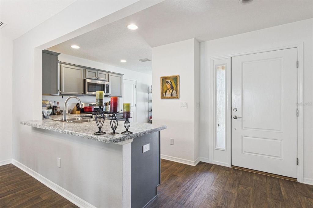 Image 4 of property listing at 2378 YOUNGMANN LOOP, The Villages, FL 32163