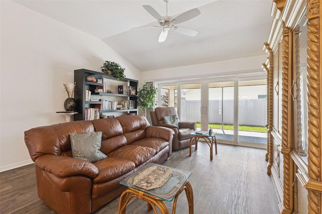 Image 9 of property listing at 2378 YOUNGMANN LOOP, The Villages, FL 32163