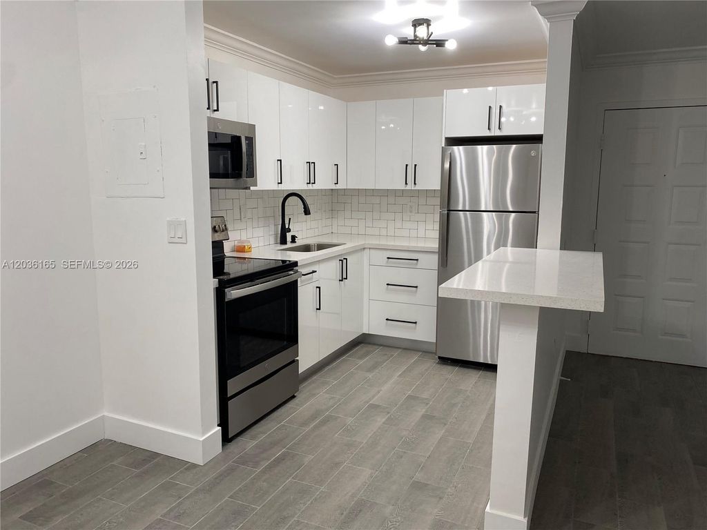 15550 SW 80th St E-207, Miami, FL 33193