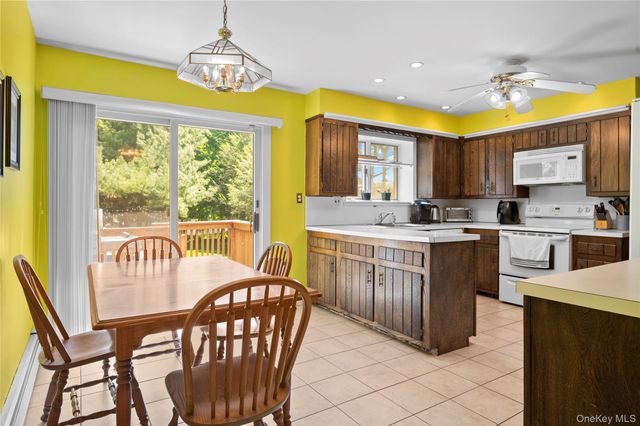 251 Bainbridge Avenue, Thornwood, NY 10594