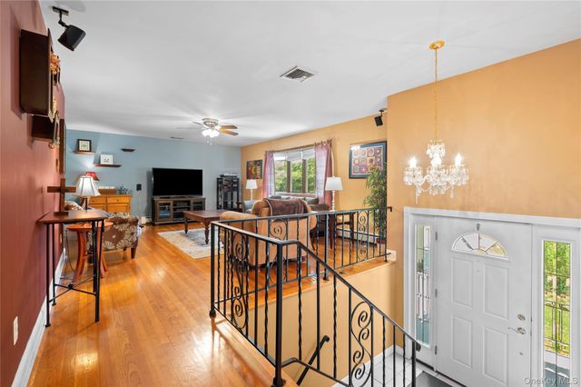 251 Bainbridge Avenue, Thornwood, NY 10594