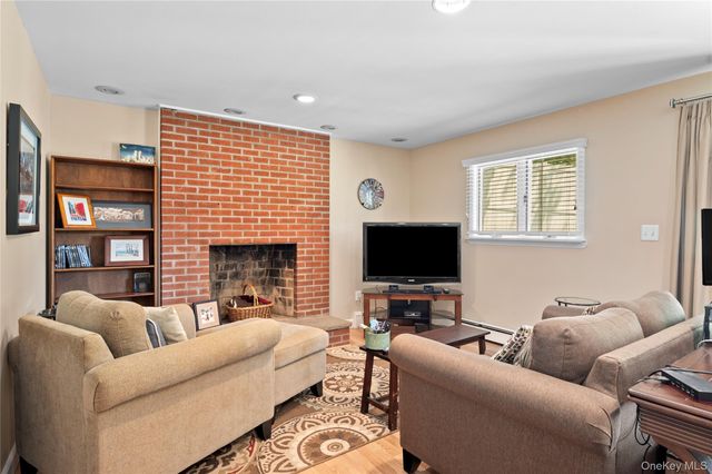 251 Bainbridge Avenue, Thornwood, NY 10594