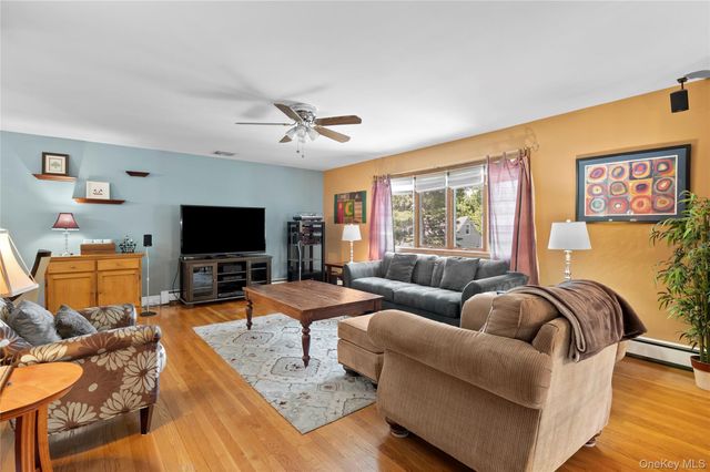 251 Bainbridge Avenue, Thornwood, NY 10594