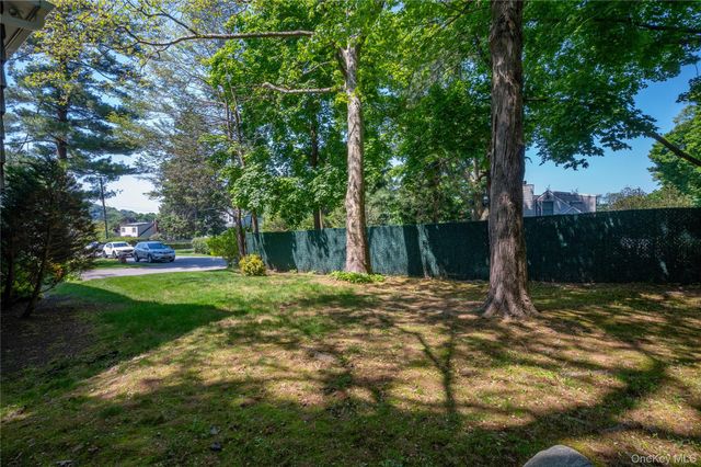 251 Bainbridge Avenue, Thornwood, NY 10594