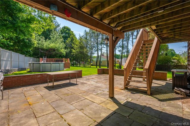 251 Bainbridge Avenue, Thornwood, NY 10594