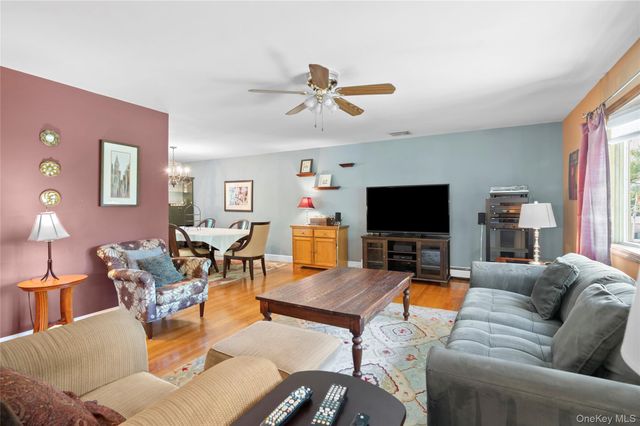 251 Bainbridge Avenue, Thornwood, NY 10594