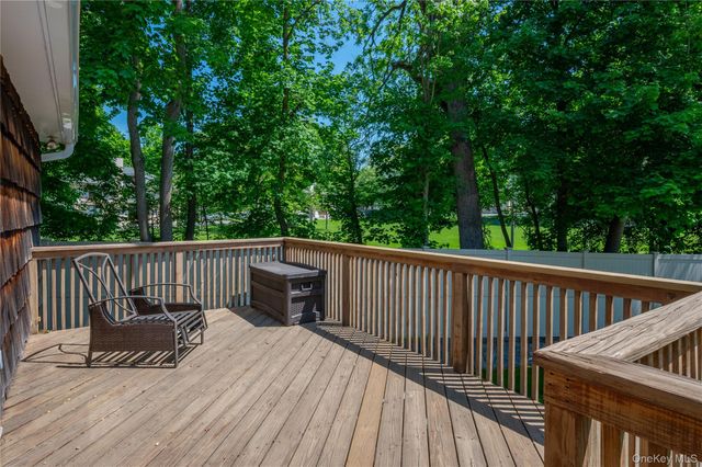 251 Bainbridge Avenue, Thornwood, NY 10594