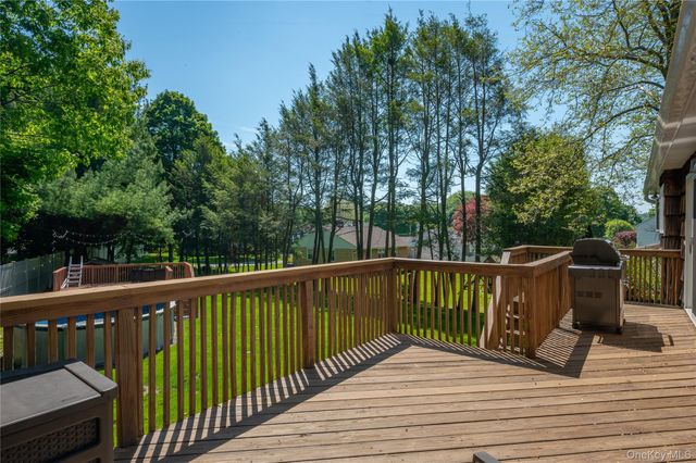 251 Bainbridge Avenue, Thornwood, NY 10594