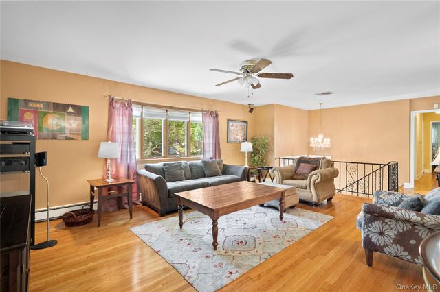 251 Bainbridge Avenue, Thornwood, NY 10594