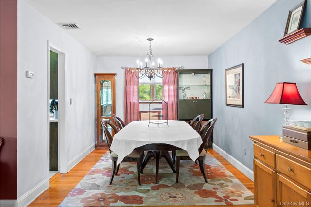 251 Bainbridge Avenue, Thornwood, NY 10594
